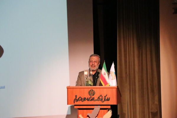 همایش ادبی هنری «مزد خدمت» در قم