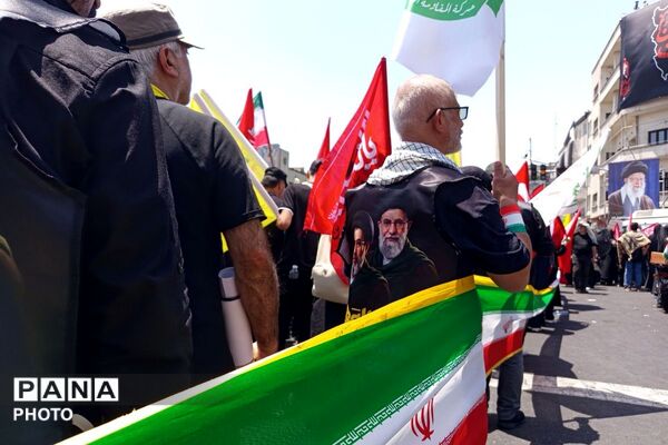 هم صدا با هم در تشییع رهبر شهید
