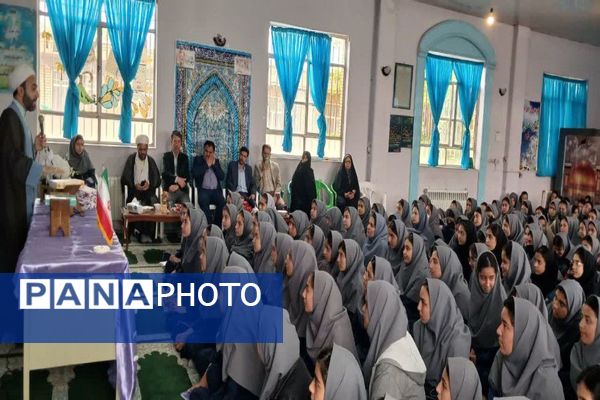 برگزاری جشن دهه کرامت و روز دختر در مدرسه نمونه دولتی فدک