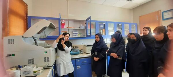 بازدید دانش‌آموزان مدرسه حضرت فاطمه(س) از شهرداری و مرکز سلامت کدکن