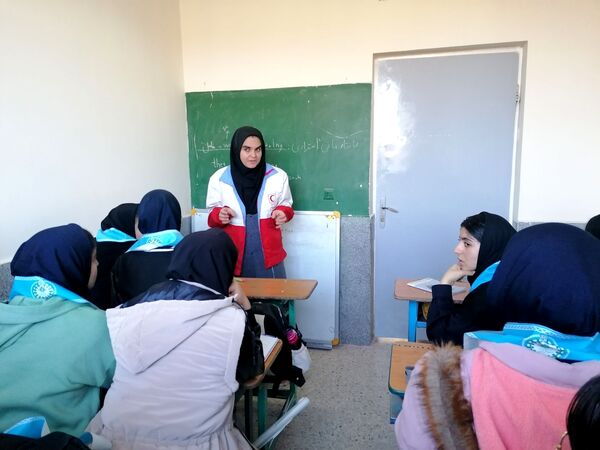 نواختن زنگ زلزله در دبیرستان کوشش شهرستان فاروج 