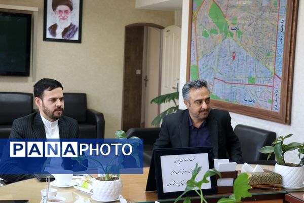 نشست هم‌اندیشی معاونت پرورشی و فرهنگی اداره‌کل آموزش و پرورش با ناحیه 4 مشهد