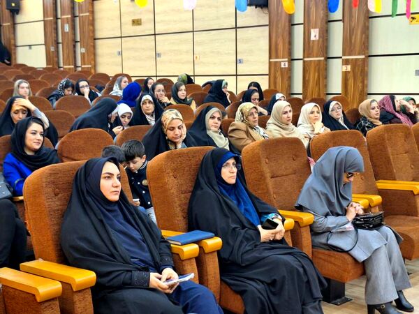 گرامیداشت معلمان و فارغ‌التحصیلان در دبیرستان شهید بابایی