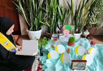 حضور دانش آموز پیشتاز در لحظه تحویل سال ۱۴۰۴ در ماه بهار قرآن