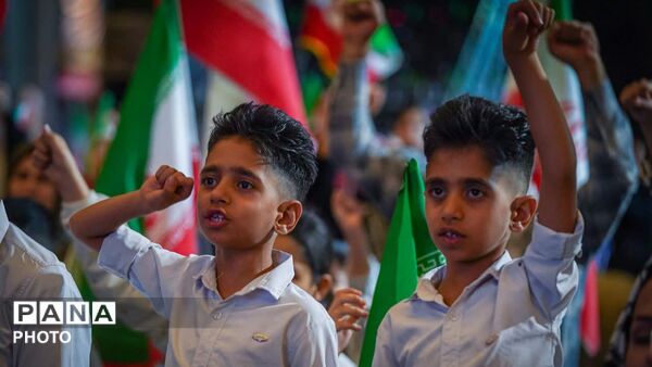 هفتاد و چهارمین شب تجلی عشق به ایران در آغوش ولایتمداران