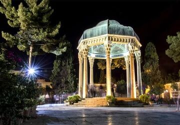 با لسان الغیب درکنار نیمکت ها




