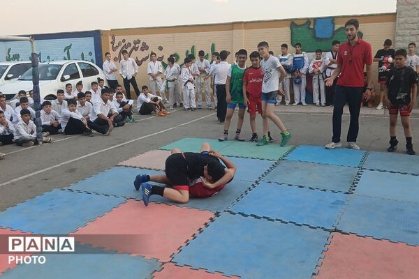 المپیاد درون‌مدرسه‌ای در مدرسه شهید کلاهدوز بهارستان‌دو