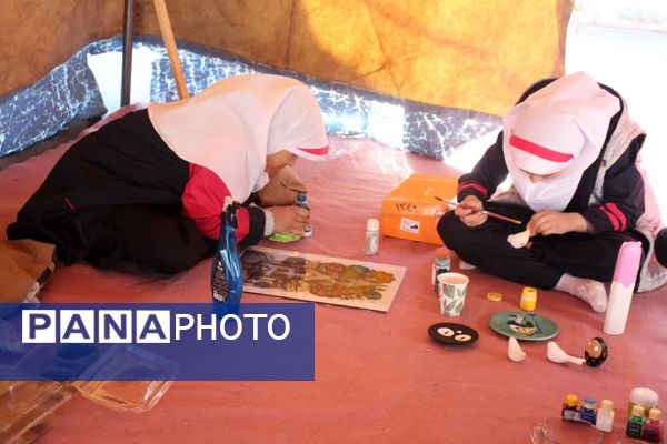 اجتماع استکبار ستیزی و رویداد پلاکاردنویسی دانش‌آموزان سمنان