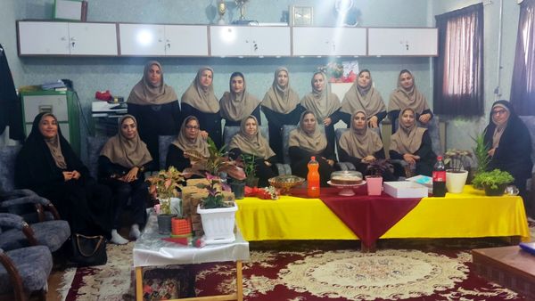 ویژه برنامه هفته معلم در دبستان استقلال حاجی آباد