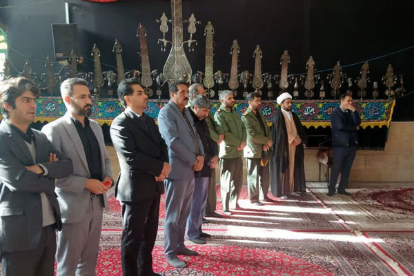 استقبال بی‌نظیر دانش‌آموزان و فرهنگیان شهرستان آباده از شهید گمنام