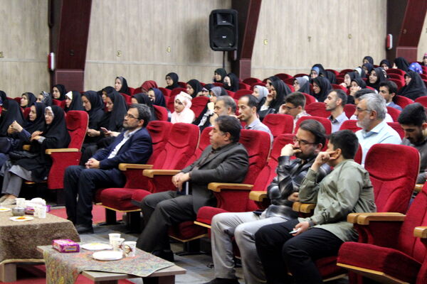 نقش بی‌بدیل مربیان تربیتی در شکوفایی نسل آینده در همایش منطقه ۵ تهران بازخوانی شد