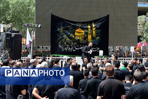 پرچم‌های عزا بر فراز حرم امام رضا(ع)