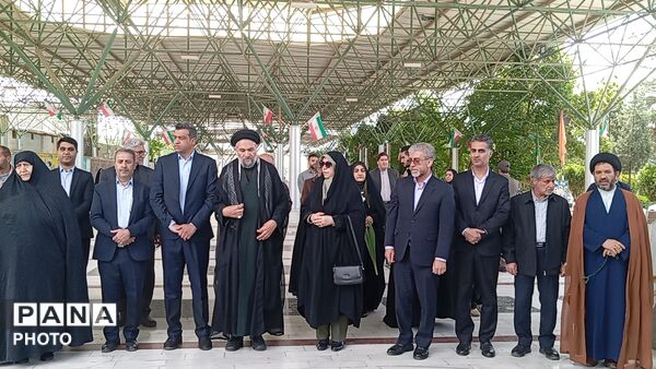 آیین غبارروبی گلزار شهدای شهرستان بروجرد و تجدید میثاق با آرمان‌های انقلاب و شهدای والامقام