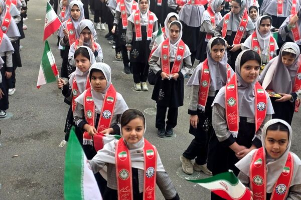 جشن پیروری انقلاب اسلامی در دبستان شهید آقچه‌لو رباط‌کریم