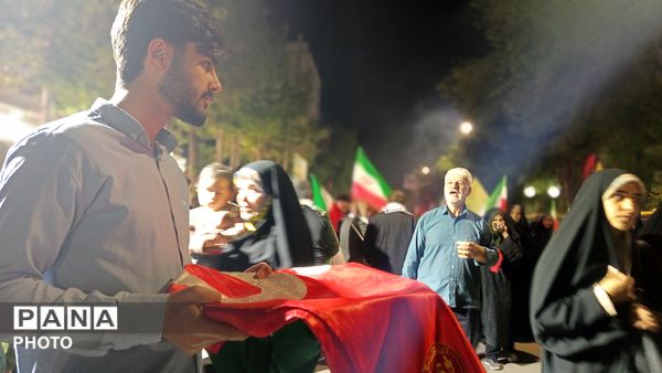 حضور حماسی مردم در راهپیمایی وحدت‌ آفرین بروجرد