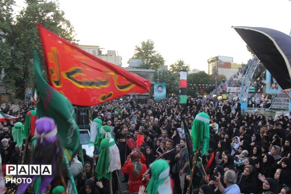 ورامین بار دیگر در سوگ اسارت؛ کاروان نمادین کربلا در خیابان‌های ورامین به حرکت درآمد
