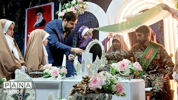 عقد یک زوج بسیجی در حاشیه تجمع؛ قاب متفاوتی از «حماسه حضور» در بناب
