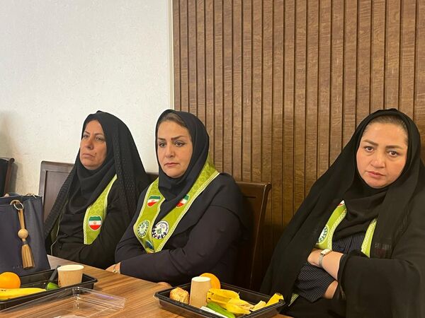 دیدار  صمیمانه مربیان و اعضای سازمان دانش‌‌آموزی فارس با مدیرکل آموزش و پرورش فارس