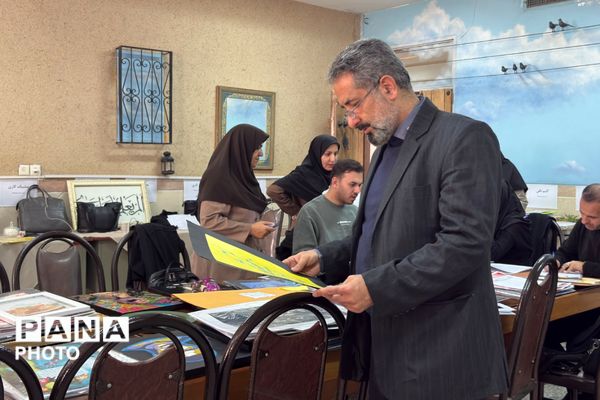 داوری مرحله منطقه‌ای چهل‌وچهارمین جشنواره فرهنگی هنری فردا در اسلامشهر 