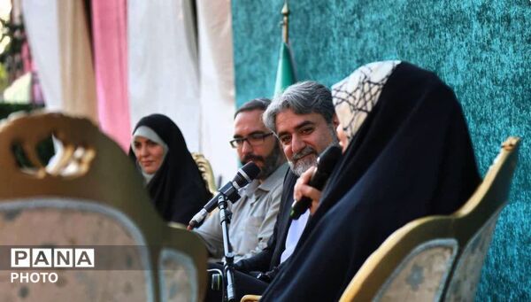  محفل شاعران آیینی در غرفه فرهنگسرای خاوران در مهمانی ۱۰ کیلومتری غدیر
