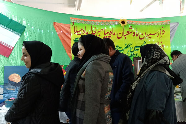برگزاری نمایشگاه مشاغل خانگی در دبیرستان شاهد ام ابیها، شهرستان آباده