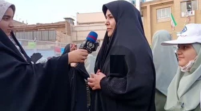 برپایی بازارچه دانش‌آموزی «شب یلدا» در مدرسه محدثه قم