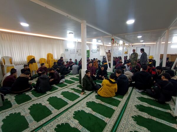 کلاس عملی  آمادگی دفاعی در دبیرستان نمونه آیت الله خامنه ای 