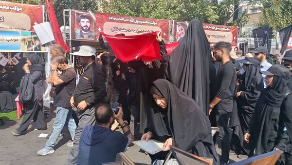 جا مانده‌ایم، اما بی‌خبر نه