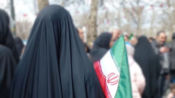 پیر و جوان، زن و مرد، همه آمدند