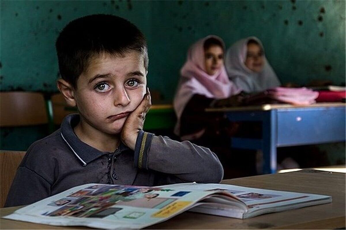ترک تحصیل دانش‌آموزان در مناطق محروم، چالش جدی محسوب می‌شود 