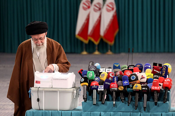 حضور رهبر معظم انقلاب در رای گیری مرحله‌ دوم انتخابات مجلس
