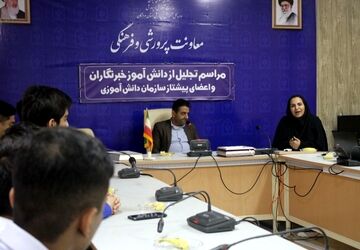 مراسم تجلیل از خبرنگاران فعال، پیشتازان جهادی و نمایندگان مجلس دانش‌آموزی هرمزگان