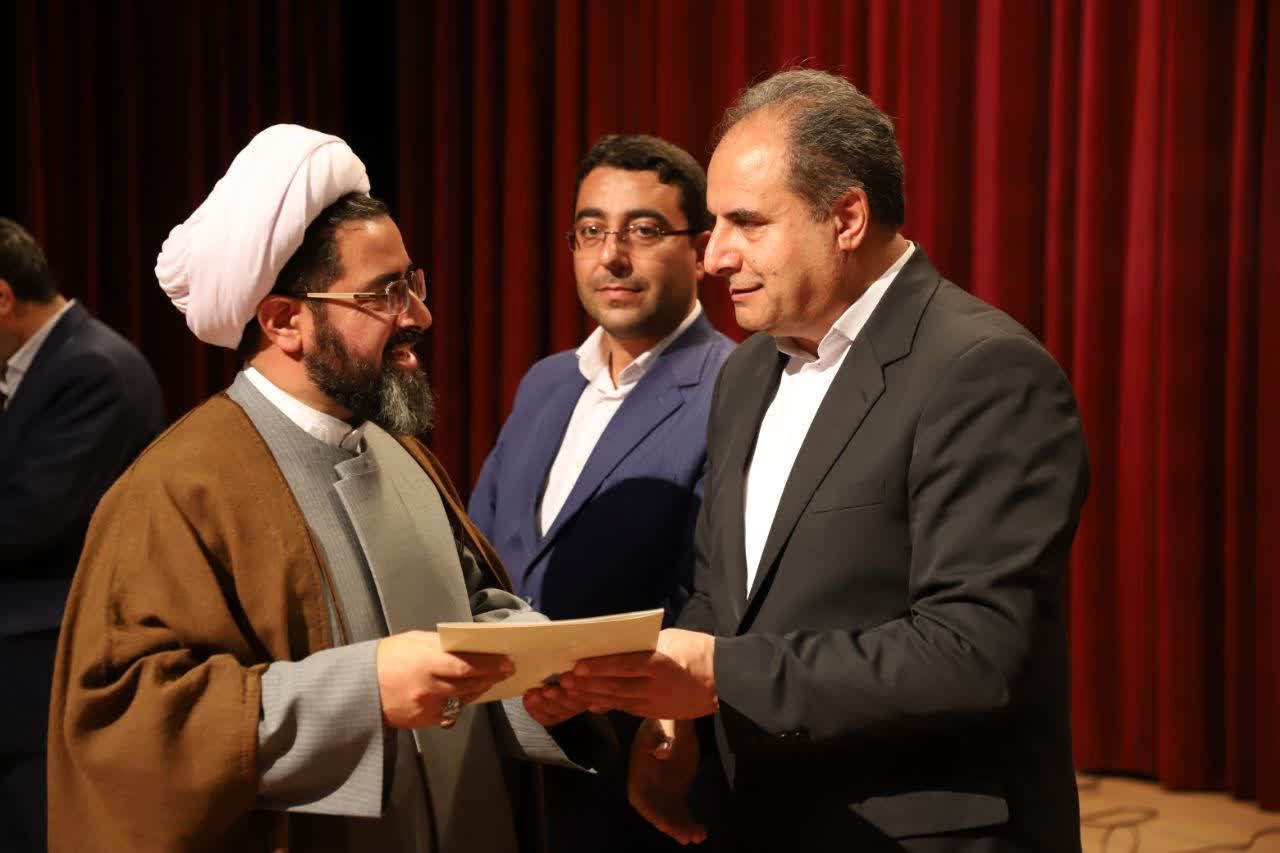 آیین نکوداشت منتخبین مرحله استانی چهل و سومین دوره مسابقات فرهنگی و هنری فردا