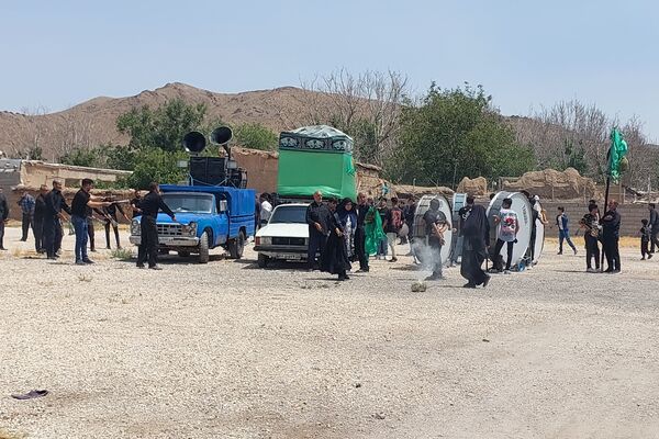 مراسم عزاداری و زنجیر‌زنی روز عاشورا در بوانات