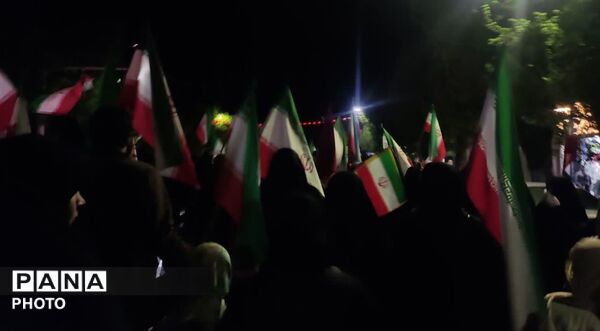 کاروان پیاده در میدان آزادی یزد