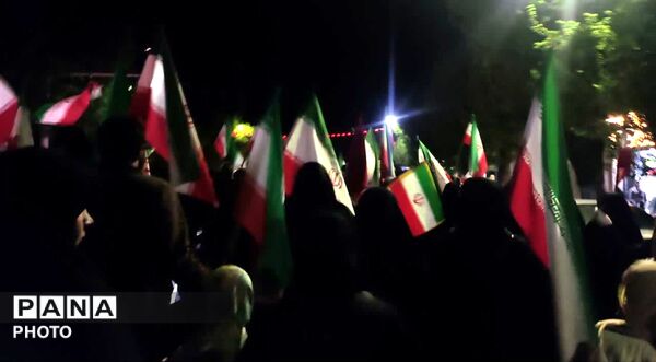 کاروان پیاده در میدان آزادی یزد