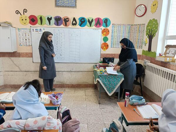 بازدید و ارزیابی مسئولان آموزش پرورش از دبستان زنده  یاد امینی پور