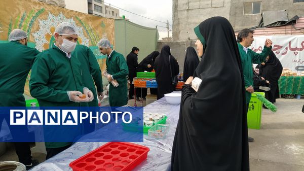 کیک ۱۴ متری در اجتماع مردمی به مناسبت تولد امام عصر در غرب مشهد