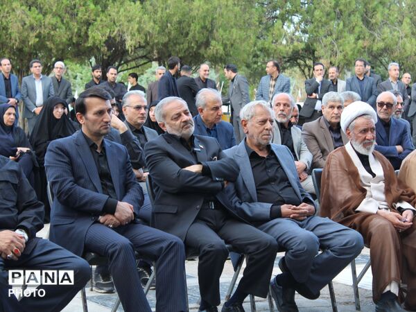 وزیر آموزش و پرورش در اولین سالگرد شهید محمد کاظمی در بهشت رضای مشهد