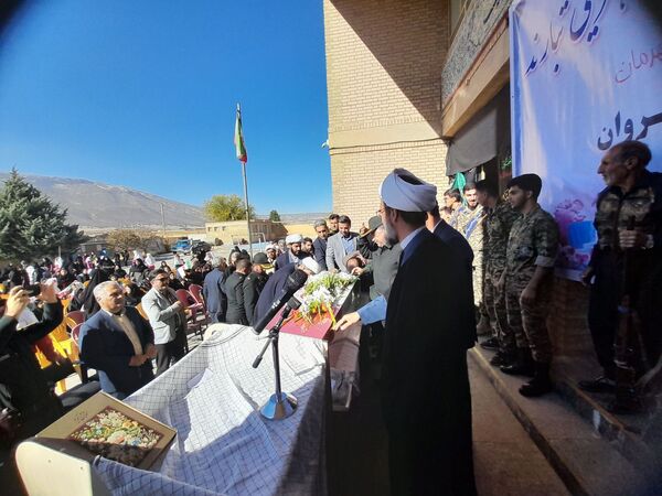 آنان که گمنامند زهرایی تبارند
