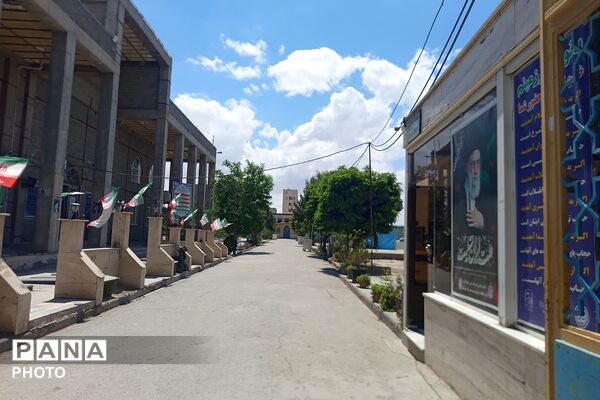 غبارروبی مزار شهدای آستان مقدس امام زاده‌حسن نسیم‌شهر