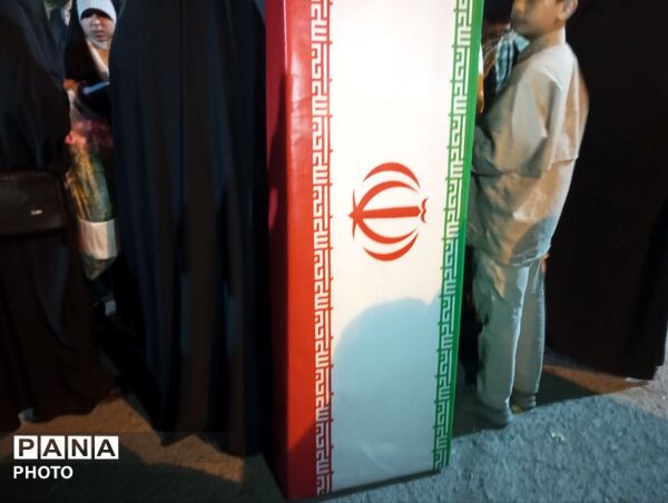 تجمع خودجوشانه مردم برای خونخواهی رهبر شهید