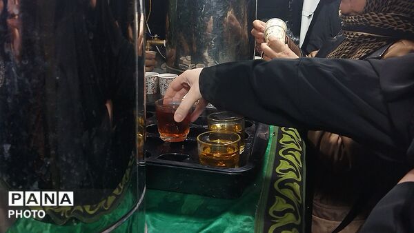 سقاخانه قمر بنی هاشم در بلوار فضل میزبان عاشقان وطن شد 
