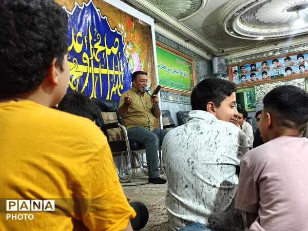 طنین جشن میلاد در مسجد فدائیان شاهزاده قاسم نیشابور