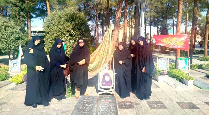 غبارروبی و عطرافشانی مزار بانوان شهیده گلستان شهدای اصفهان