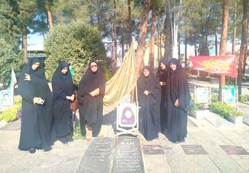 غبارروبی و عطرافشانی مزار بانوان شهیده گلستان شهدای اصفهان