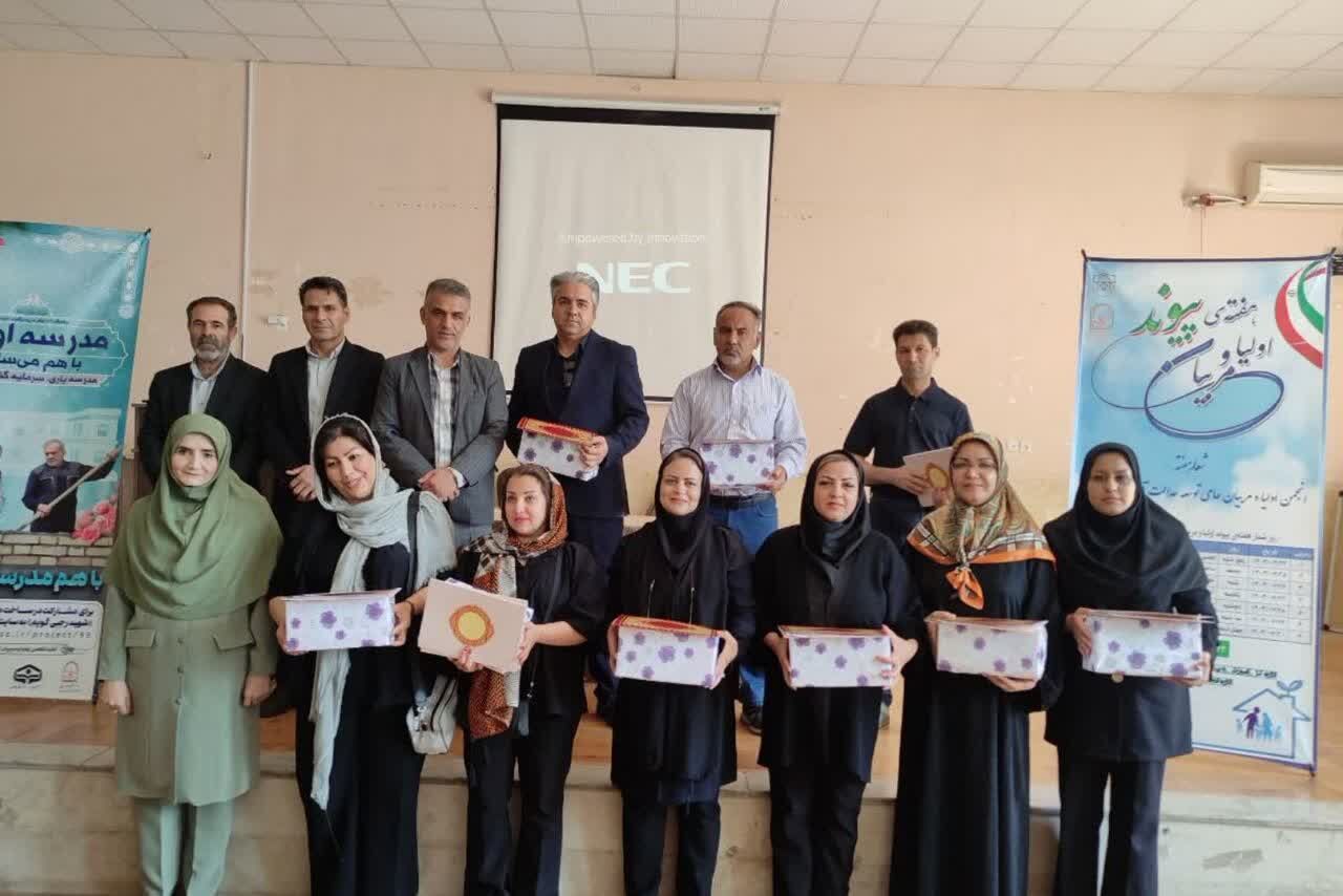 جلسه پیوند اولیا و مربیان در آموزشگاه معارف۶