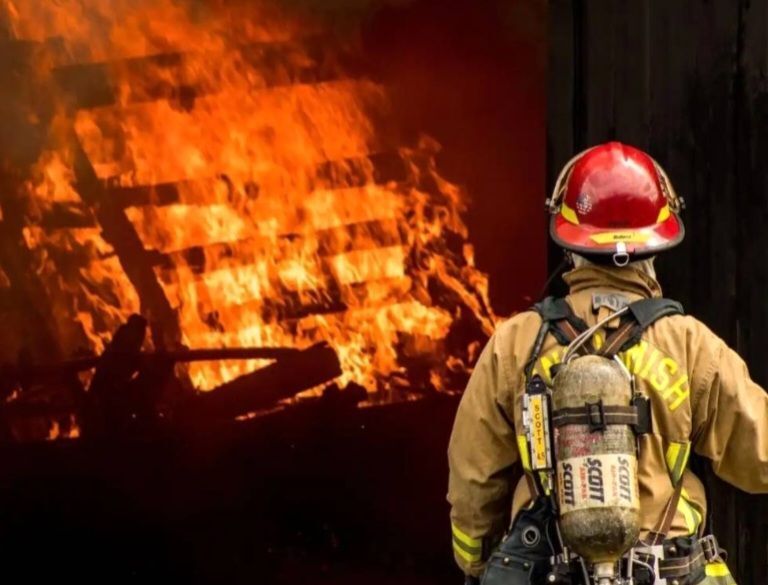 آتش‌نشانان با عشق به خدمت این شغل را انتخاب می‌کنند