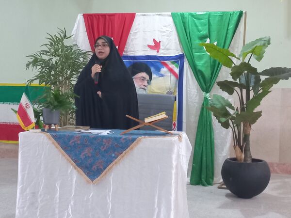 نمایشگاه دست‌سازه‌های دانش‌آموزی و تجلیل از فعالان نماز 