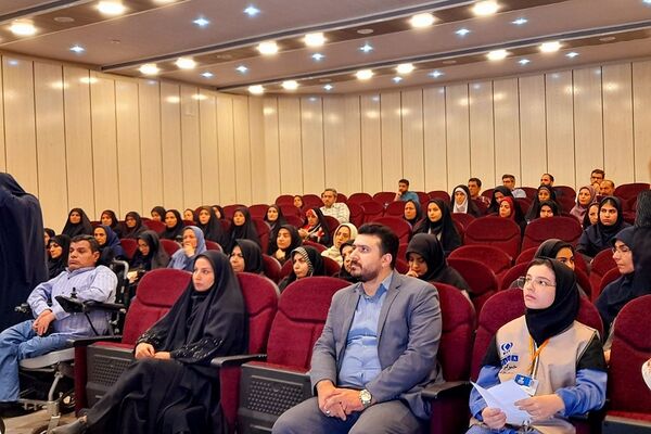 آیین تکریم و تجلیل از ارزیابان و عوامل اجرایی آزمون استخدامی آموزگاری در رودهن